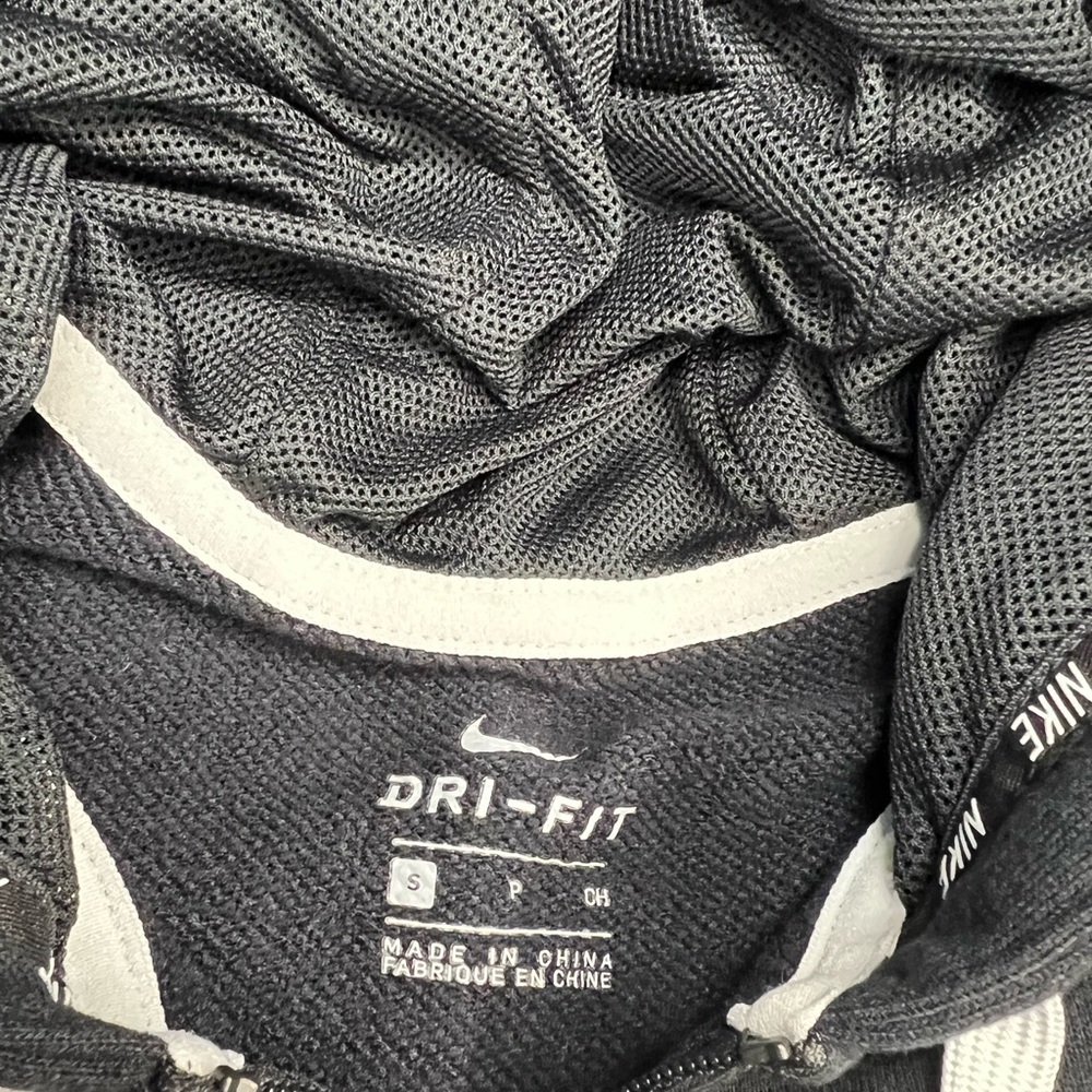 Nike dry fit zip up hoodie Black with white swoosh small. - Picture 4 of 4